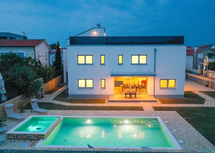 Luxury Eight Bedroom Villa With Swimming Pool And Jacuzzi 100 Meters From The Sea