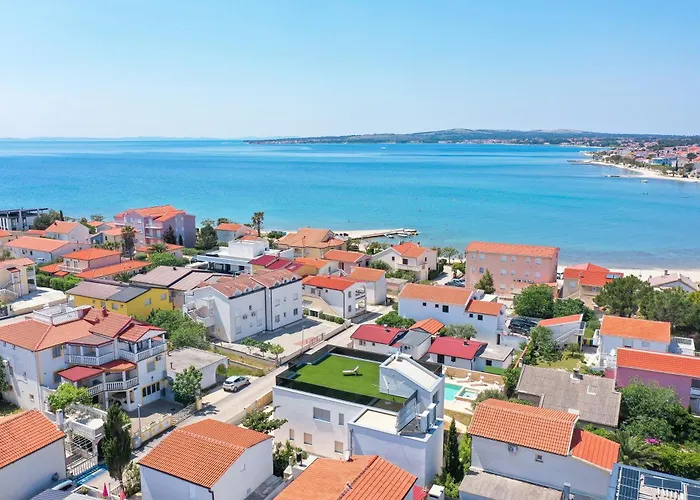 Luxury Eight Bedroom Villa With Swimming Pool And Jacuzzi 100 Meters From The Sea