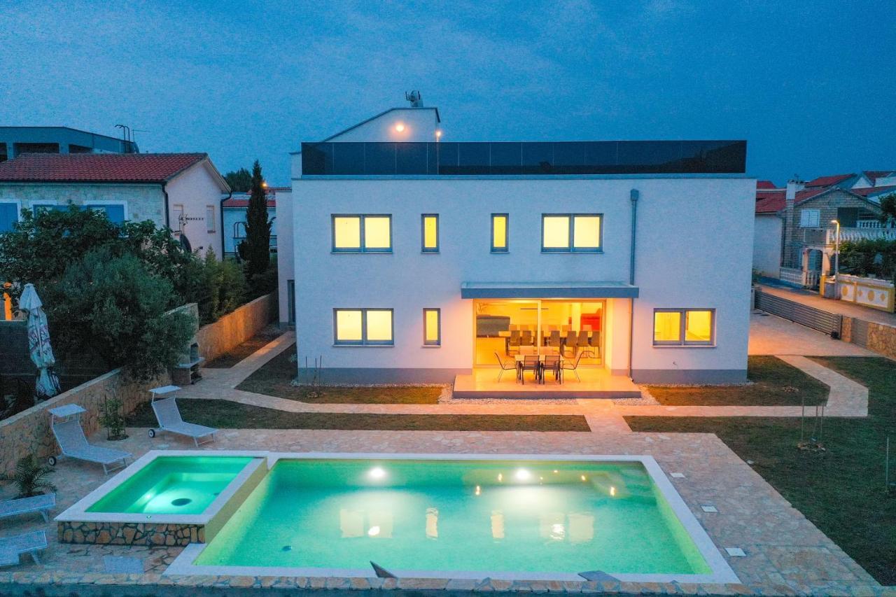 Luxury Eight Bedroom With Swimming Pool And Jacuzzi 100 Meters From The Sea Villa