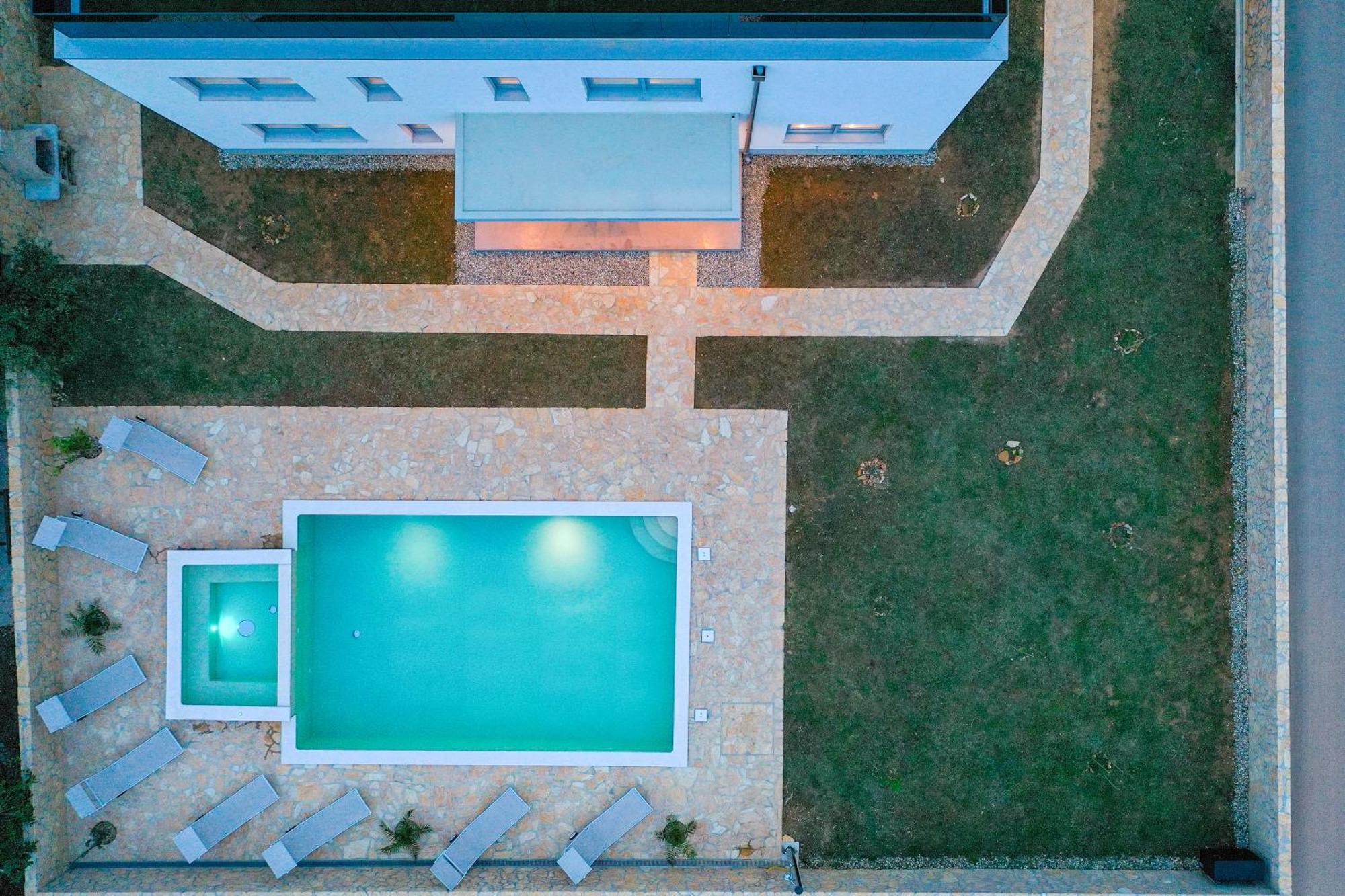 Luxury Eight Bedroom With Swimming Pool And Jacuzzi 100 Meters From The Sea Villa