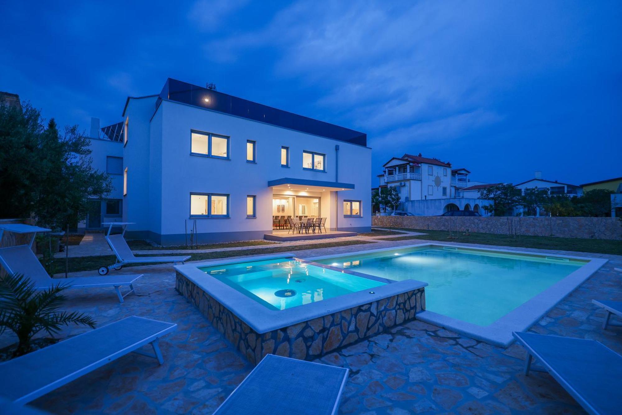 Luxury Eight Bedroom With Swimming Pool And Jacuzzi 100 Meters From The Sea Villa *