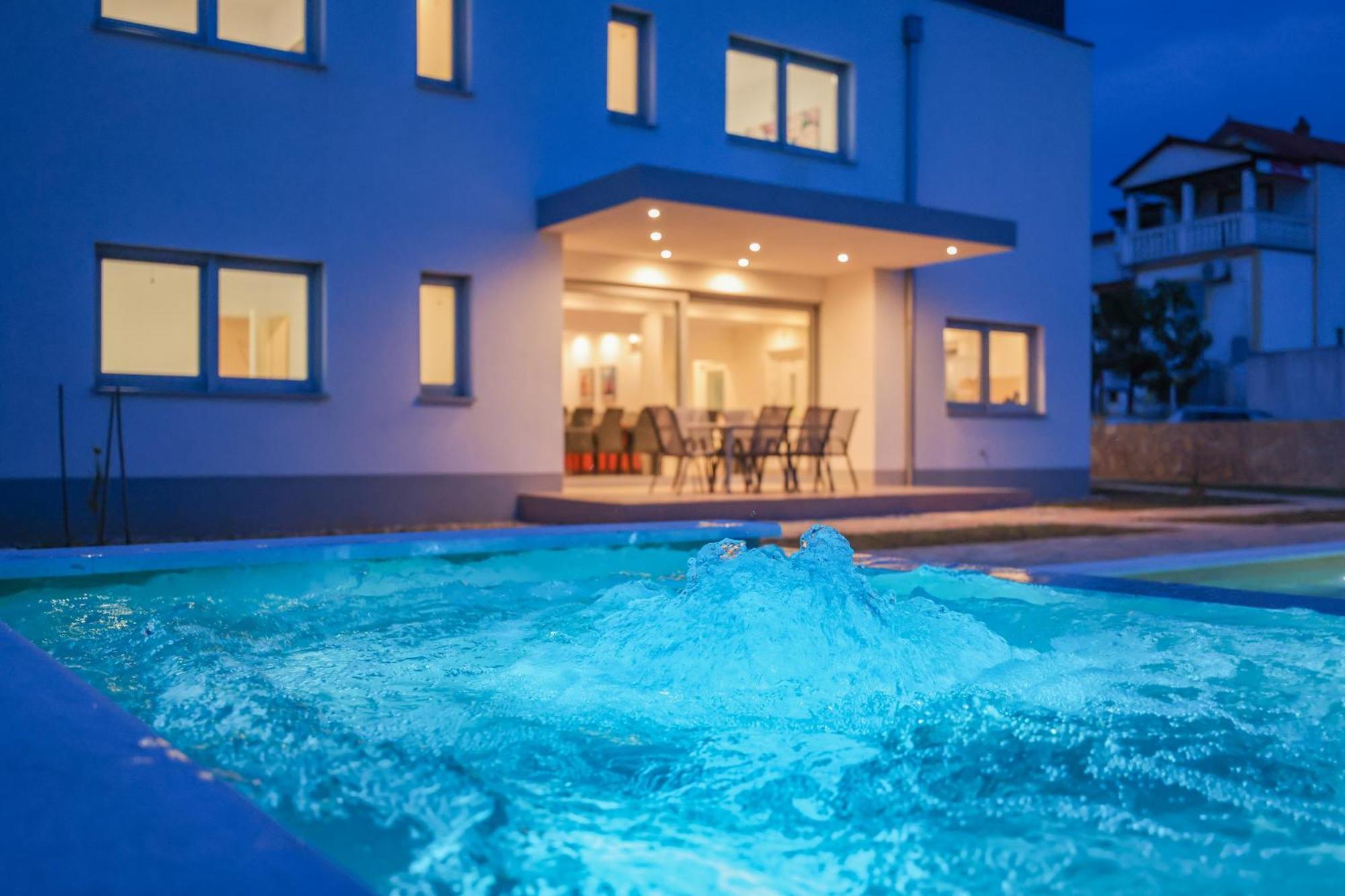 Luxury Eight Bedroom With Swimming Pool And Jacuzzi 100 Meters From The Sea *