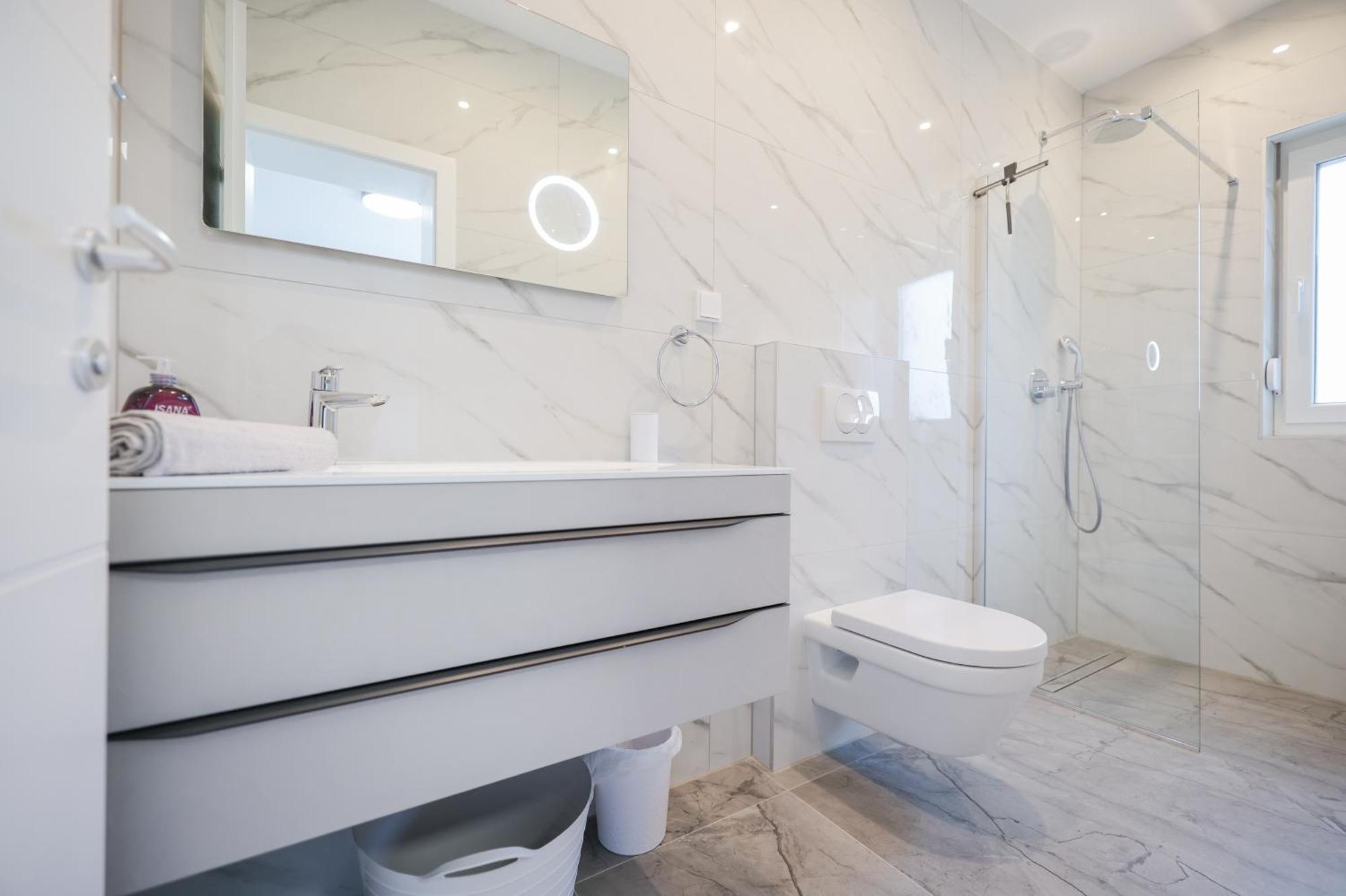 Luxury Eight Bedroom With Swimming Pool And Jacuzzi 100 Meters From The Sea Villa